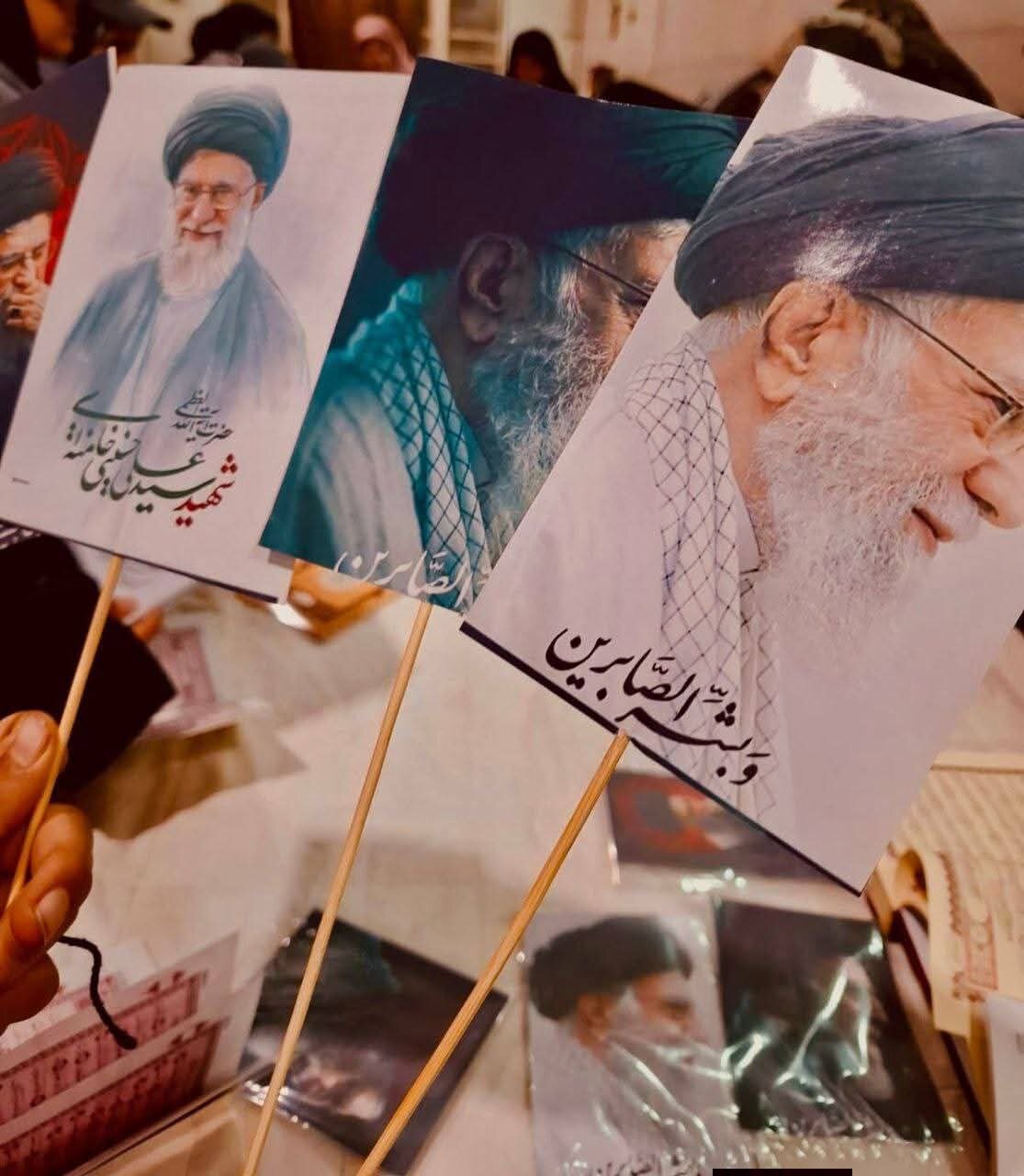 فيديو | انتشار صور الشهيد القائد الامام السيد علي الخامنئي (ره) في شوارع بغداد