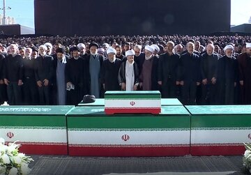 بإمامة آية الله السبحاني.. إقامة الصلاة على الجثامين الطاهرة للإمام الشهيد وأفراد أسرته