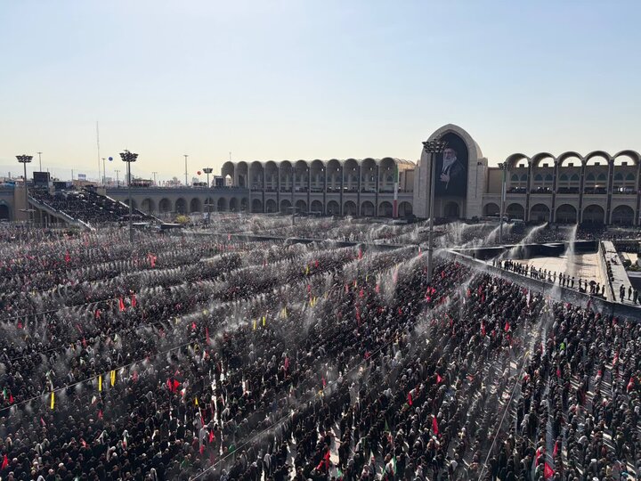 تقرير مصور/ مشاهد لإقامة الصلاة على الجثامين الطاهرة للإمام الخامنئي وأفراد اسرته في مصلى طهران