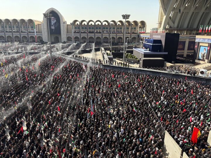 تقرير مصور/ مشاهد لإقامة الصلاة على الجثامين الطاهرة للإمام الخامنئي وأفراد اسرته في مصلى طهران