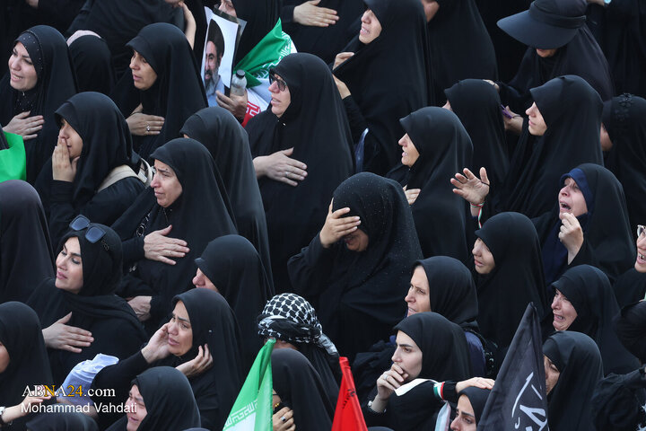 اقامه نماز بر پیکر رهبر شهید انقلاب در مصلای تهران