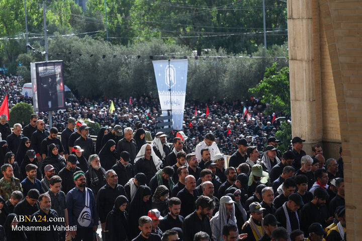 اقامه نماز بر پیکر رهبر شهید انقلاب در مصلای تهران