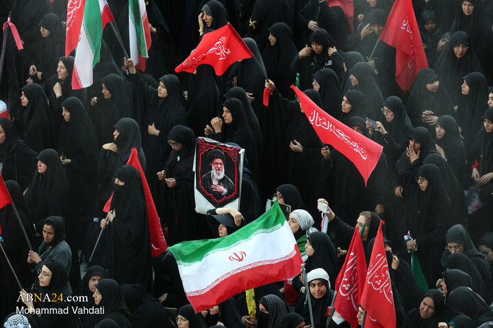 اقامه نماز بر پیکر رهبر شهید انقلاب در مصلای تهران