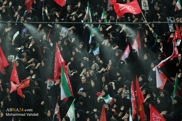 اقامه نماز بر پیکر رهبر شهید انقلاب در مصلای تهران