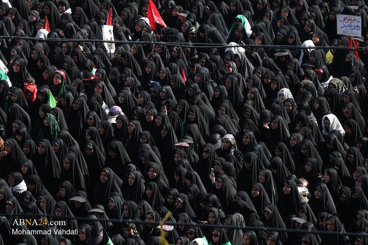 اقامه نماز بر پیکر رهبر شهید انقلاب در مصلای تهران