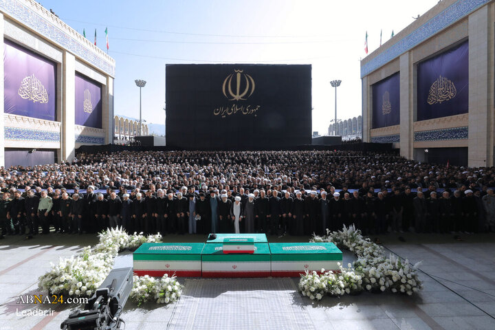 اقامه نماز بر پیکر رهبر شهید انقلاب در مصلای تهران
