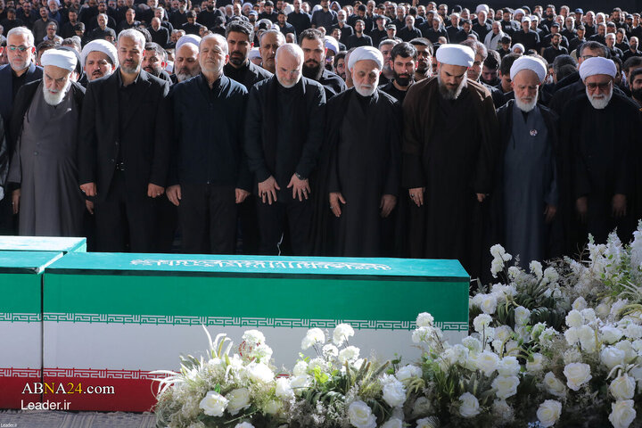 اقامه نماز بر پیکر رهبر شهید انقلاب در مصلای تهران