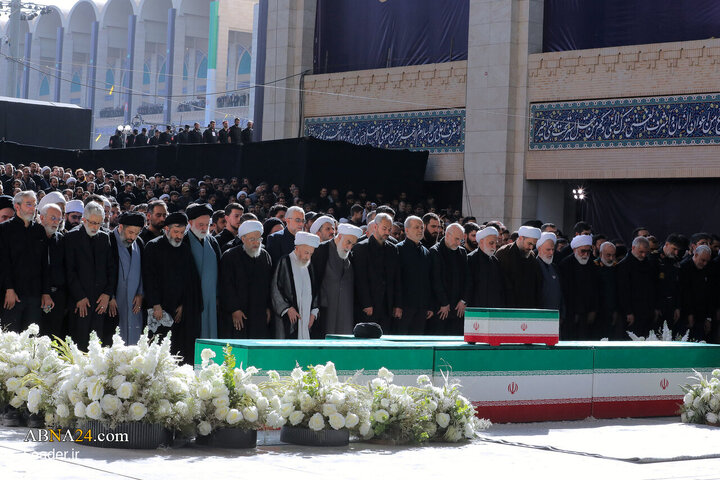 اقامه نماز بر پیکر رهبر شهید انقلاب در مصلای تهران