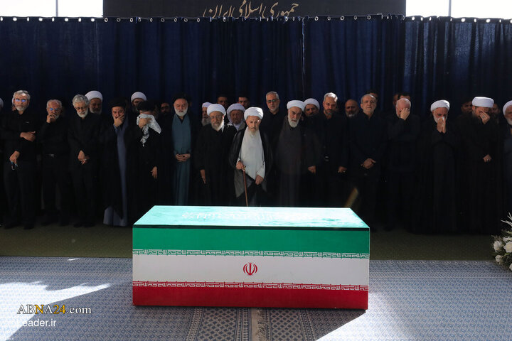 اقامه نماز بر پیکر رهبر شهید انقلاب در مصلای تهران