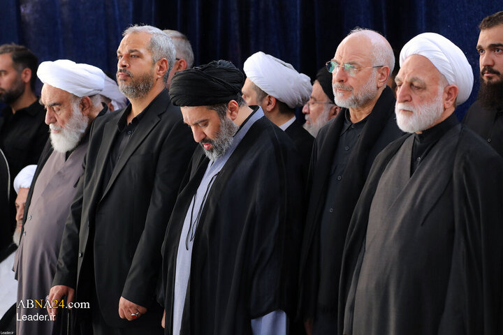 اقامه نماز بر پیکر رهبر شهید انقلاب در مصلای تهران