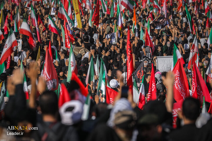 اقامه نماز بر پیکر رهبر شهید انقلاب در مصلای تهران