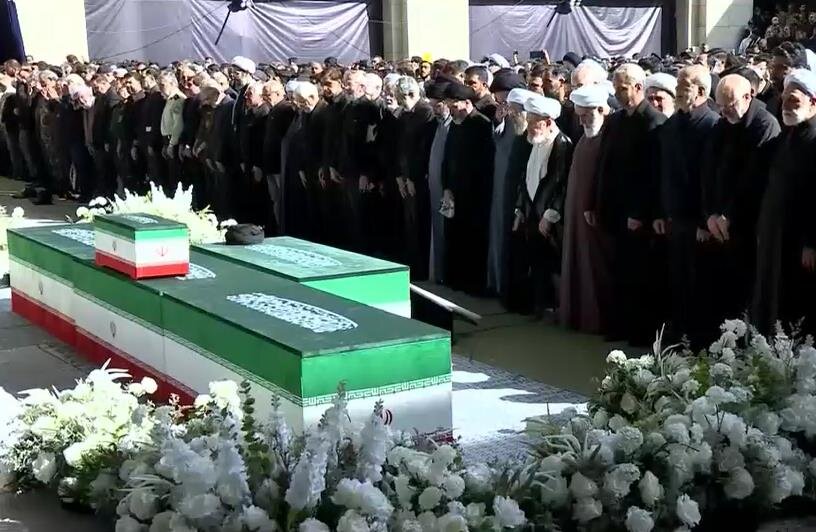 فيديو | إقامة الصلاة على الجثامين الطاهرة للإمام القائد "الخامنئي" وأفراد اسرته في مصلى طهران
