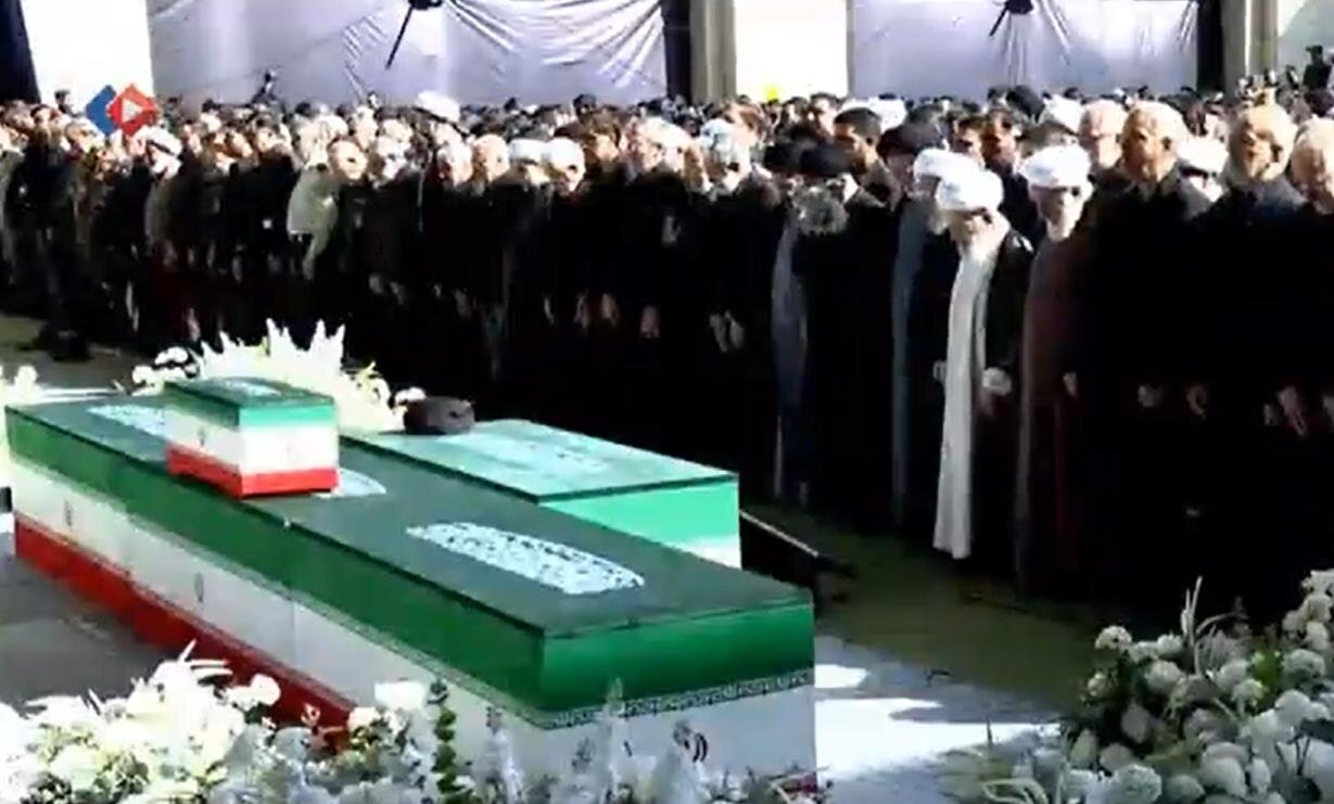 فيديو | إقامة الصلاة على الجثمان الطاهر للشهيد الامام السيد"علي الخامنئي" بمصلى طهران