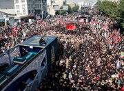 Herkes Kızıl İntikam Bayraklarıyla Meydanda: Tahran’da Devrimin Şehit Liderine Büyük Veda