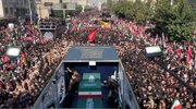 Video: Massive crowd surrounding vehicle carrying pure body of martyred leader of Islamic Revolution