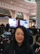 Video| Isang Kilalang Australyanong Litratista ang Namangha sa Debosyon ng mga Iranian sa Kanilang Martir na Lider