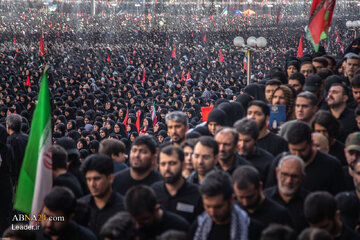 Avstraliya mediasının Şəhid İmam Xameneinin vida mərasimində milyonlarla insanın iştirakı barədə reportajı