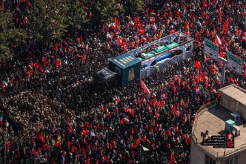 FOTO / VİDEO : Anbean Takip: İran’da Milyonların Katıldığı Tarihî Cenaze Merasimi Dünya Gündeminde