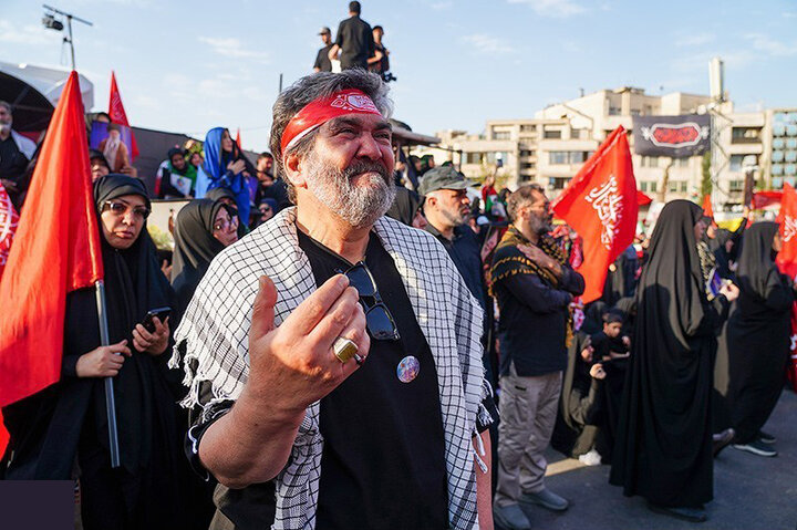 تقرير مصور/ طهران تشهد تشييعا مهيبا وتاريخيا