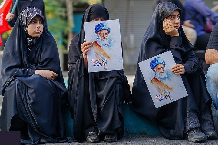 تقرير مصور/ طهران تشهد تشييعا مهيبا وتاريخيا