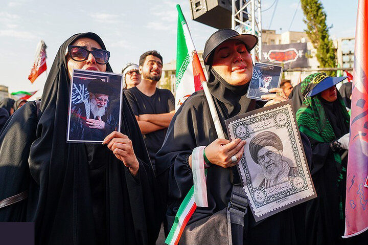 تقرير مصور/ طهران تشهد تشييعا مهيبا وتاريخيا