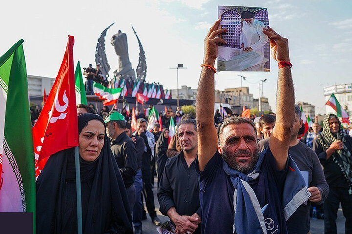 تقرير مصور/ طهران تشهد تشييعا مهيبا وتاريخيا