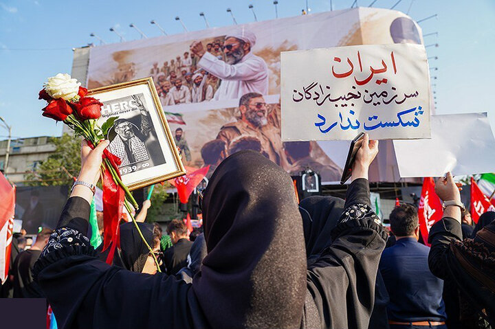 تقرير مصور/ طهران تشهد تشييعا مهيبا وتاريخيا