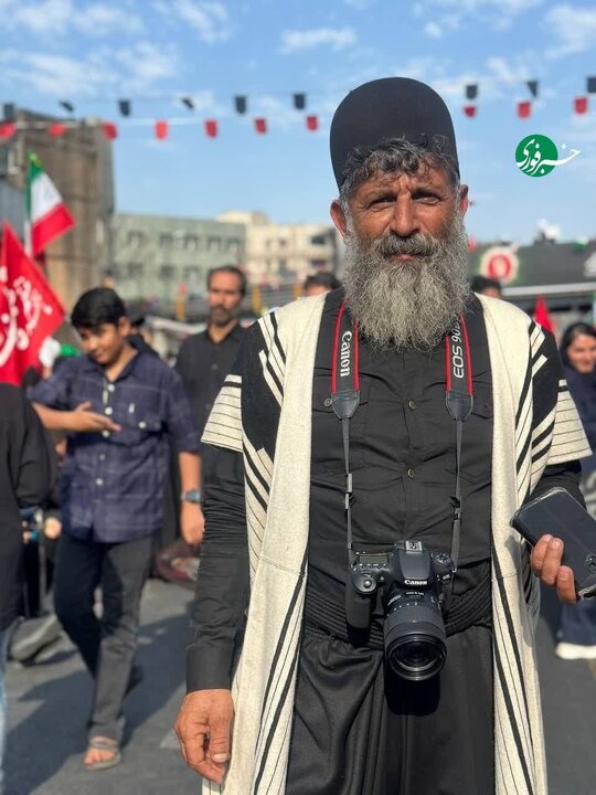 تقرير مصور/ مشاهد عن مشاركة شعبية في تشييع الجثمان الطاهر للشهيد الامام الخامنئي (ره) وأفراده اسرته بطهران