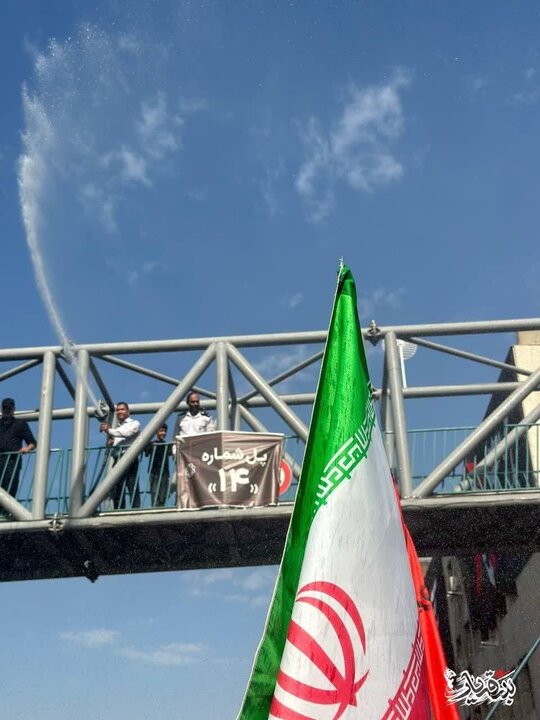 تقرير مصور/ مشاهد عن مشاركة شعبية في تشييع الجثمان الطاهر للشهيد الامام الخامنئي (ره) وأفراده اسرته بطهران