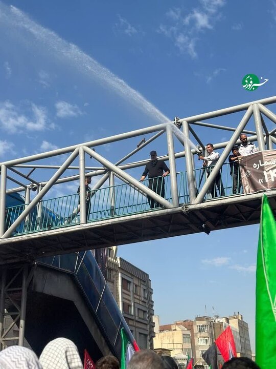 تقرير مصور/ مشاهد عن مشاركة شعبية في تشييع الجثمان الطاهر للشهيد الامام الخامنئي (ره) وأفراده اسرته بطهران