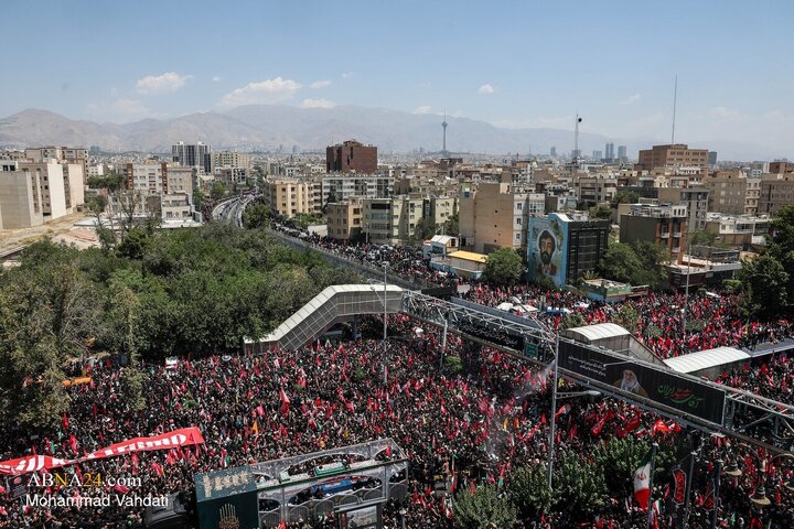 تشییع پیکر مطهر رهبر شهید انقلاب در تهران
