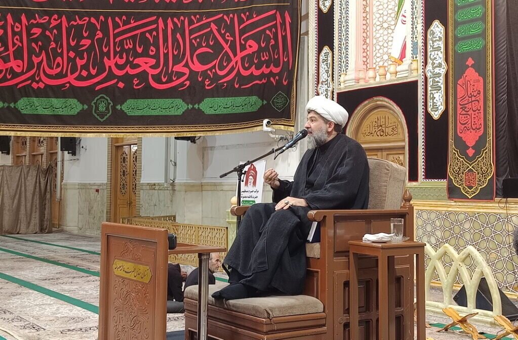 در حاکمیت اسلامی همه نهادها هویت خود را از ولی خدا می‌گیرند