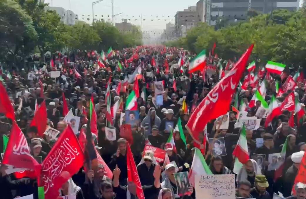 فيديو | مواصلة الشعب الإيراني في تشييع الجثمان الطاهر للإمام الشهيد الخامنئي بطهران2