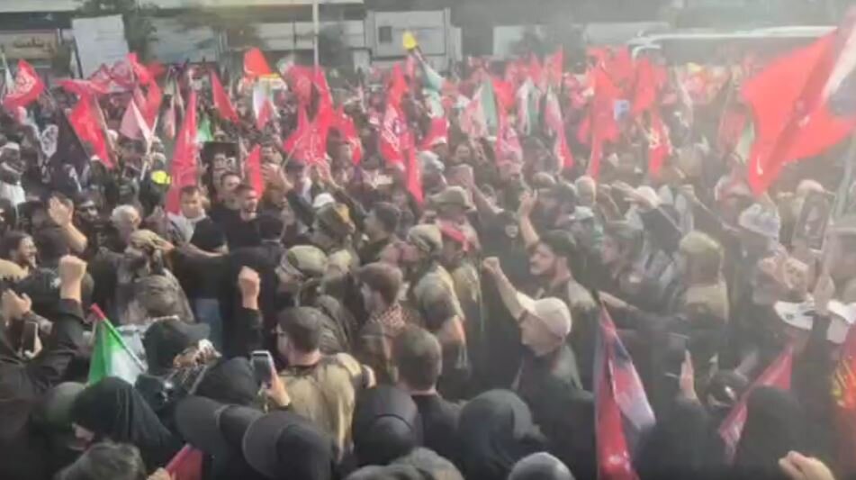 Video: Mourning of brave Lurs at funeral of martyred leader of Islamic Revolution in Enghelab Square
