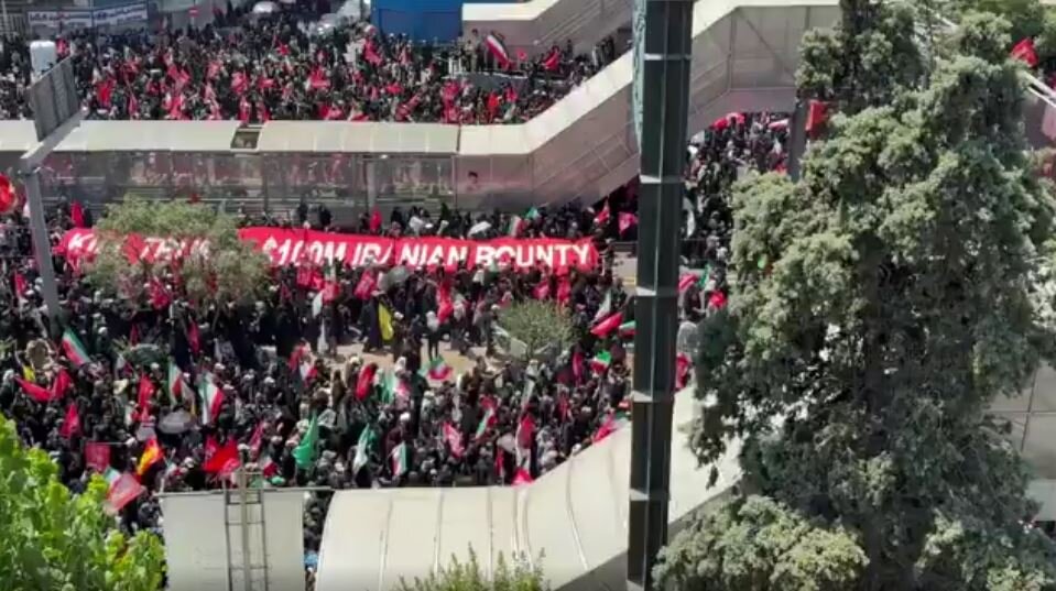 Video: An image from funeral ceremony of martyred leader that drew attention of a Canadian journalist