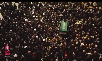 Vîdyo | Hilgirtina Pêkerê Pak ê Rêberê Şehîd ji aliyê evîndarên îraqî ve li Balafirgeha Necefa Eşref