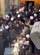 Video| Pagpasok ni Ayatollah Sayyid Muhammad Taqi al-Hakim sa Dambana ni Imam Ali (sumakanya nawa ang kapayapaan) upang Magsagawa ng Panalangin para s