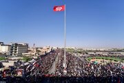 Galeri Foto: Warga Irak di Kota Najaf Sambut Arak-arakan Peti Jenazah Ayatullah Khamenei (3)