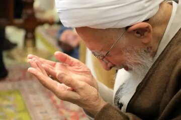 Ji mihraba duayan heta bîranîna dîrokê: Sifatên rêberekî dînî di neynika nêrîna merceiyetê de
