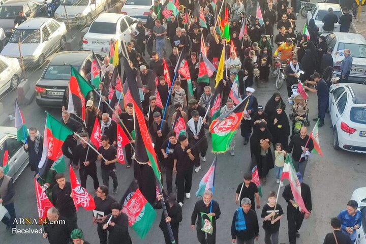 حضور پرشور مهاجرین افغانستانی در تشییع پیکر رهبر شهید در قم