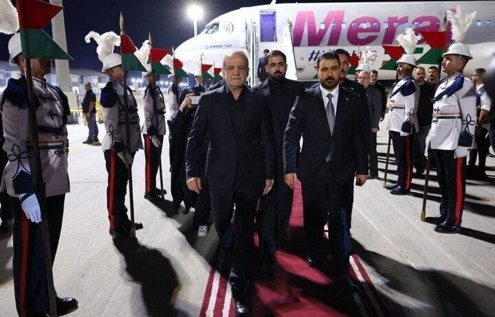 رئيس الوزراء العراقي يستقبل الرئيس الإيراني في مطار النجف