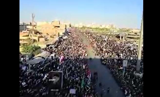 فيديو | الحشود الغفيرة تنتظر استقبال الجثمان الطاهر للشهيد السيد "الخامنئي" في النجف الأشرف