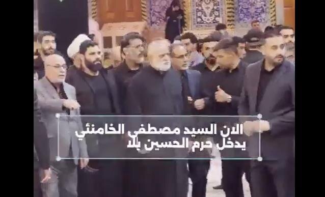 فيديو | السيد مصطفى النجل الأكبر للشهيد الإمام الخامنئي يدخل حرم سيد الشهداء في كربلاء المقدسة