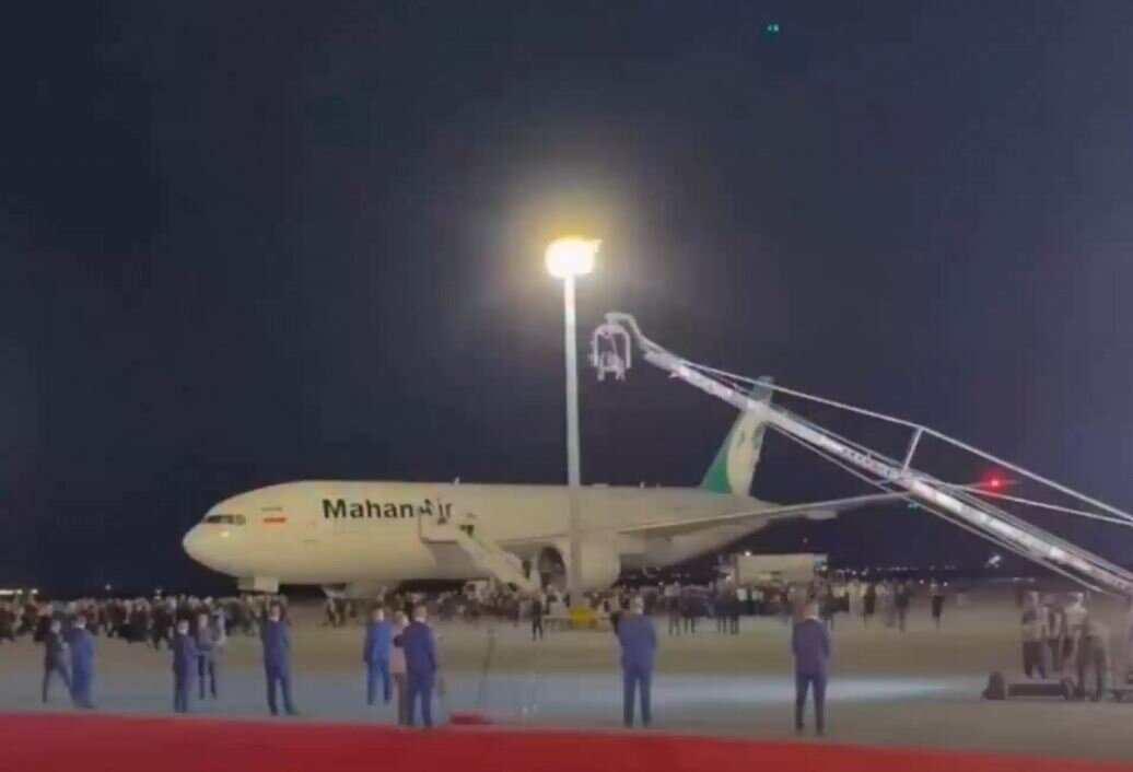 Video: Iraqis Overcome with Emotion as Martyr Leader’s Body Arrives in Najaf