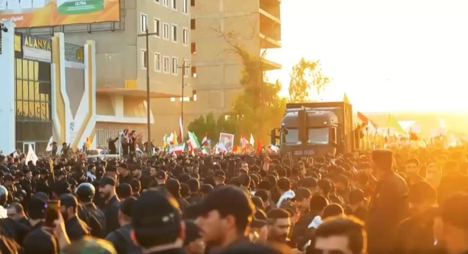 Video: Procession Vehicle Carrying Martyr Leader Moves Through Mourning Crowds in Najaf