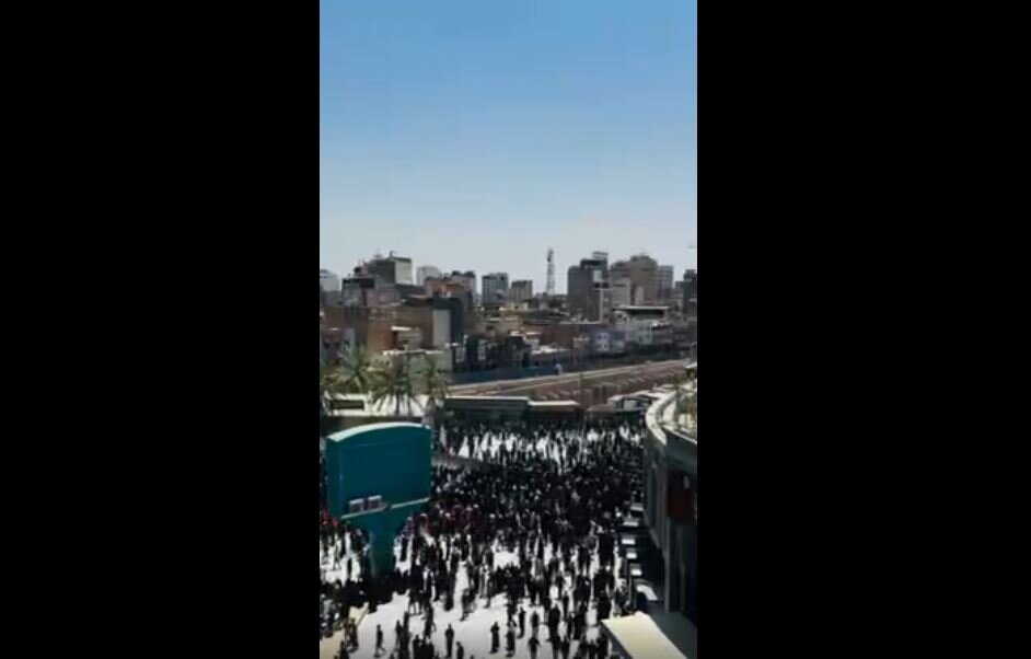 Video: Pilgrims Perform Funeral Prayer of Imam Khamenei in Bayn al‑Haramayn