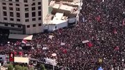 Vídeo: Veículo do Cortejo Fúnebre do Líder Mártir nas Proximidades de Wadi al-Salam e do Santuário do Amir al-Mu'minin (A.S.)