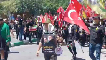 Video /Türkiye’den Gelen Ziyaretçiler Meşhed-i Mukaddes’te Direniş ve Vefa Sloganlarıyla Yürüdü