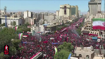 Video / Meşhed-i Mukaddes’te Tarihî Veda: Şehit Devrim Liderinin Mübarek Cenaze Töreninde Mahşerî Kalabalık Havadan Görüntülendi
