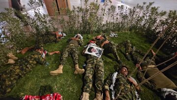 Tazama Waombolezaji Walivyodhihirisha Mapenzi ya Dhati kwa Shahidi Sayyid Ali Hussein Khamenei (ra) Wakisubiri Kuwasili kwa Mwili Wake +Picha